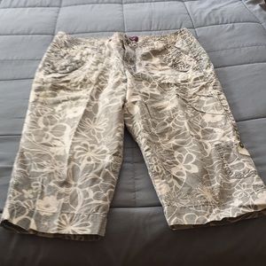 Woman's capris